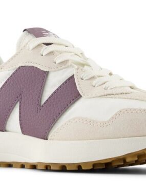 New Balance 327  White & Lavender Retro lifestyle  Sneakers size 8